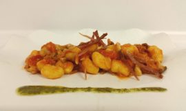 Gnocchetti di patata e zucca gialla con porcini, croccante di speak e tracce di basilico